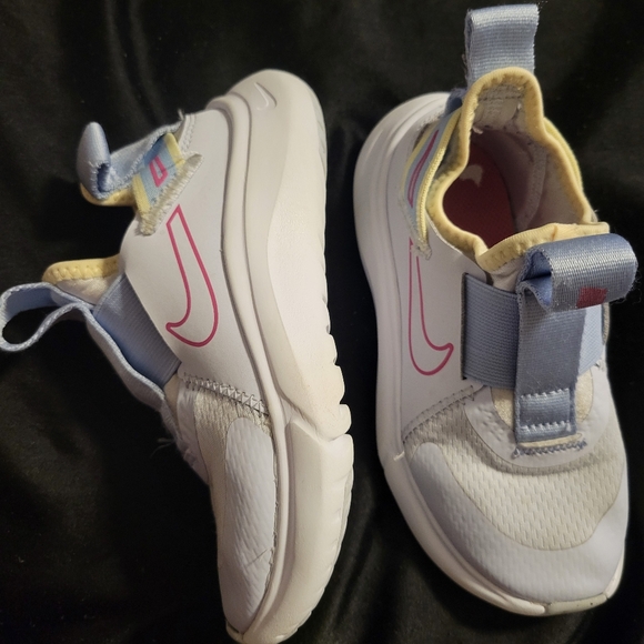 Girls Nike shoes - Picture 6 of 6
